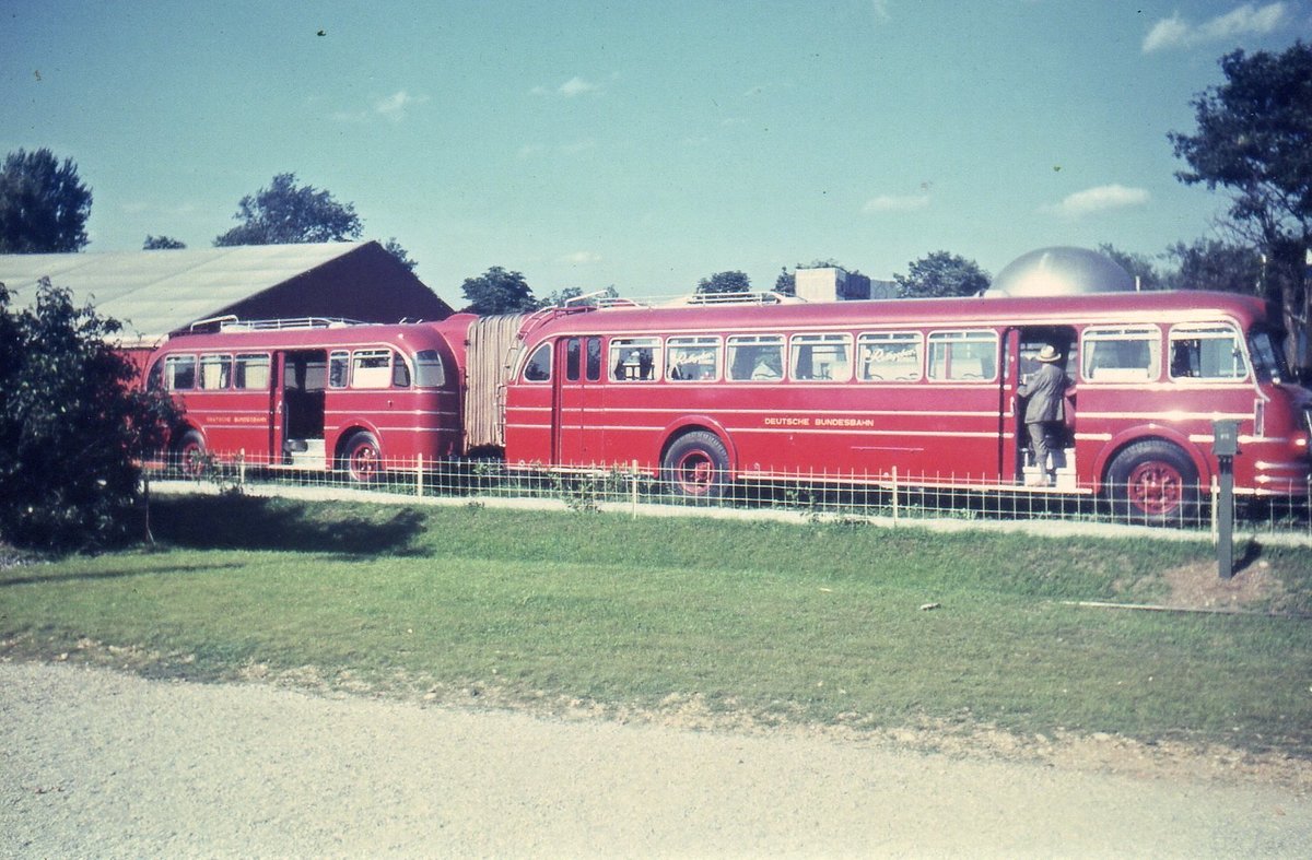 (D 019) - Aus dem Archiv: Deutsche Bundesbahn - ? - B�ssing-NAG/Gaubschat Anh�ngerzug um 1955