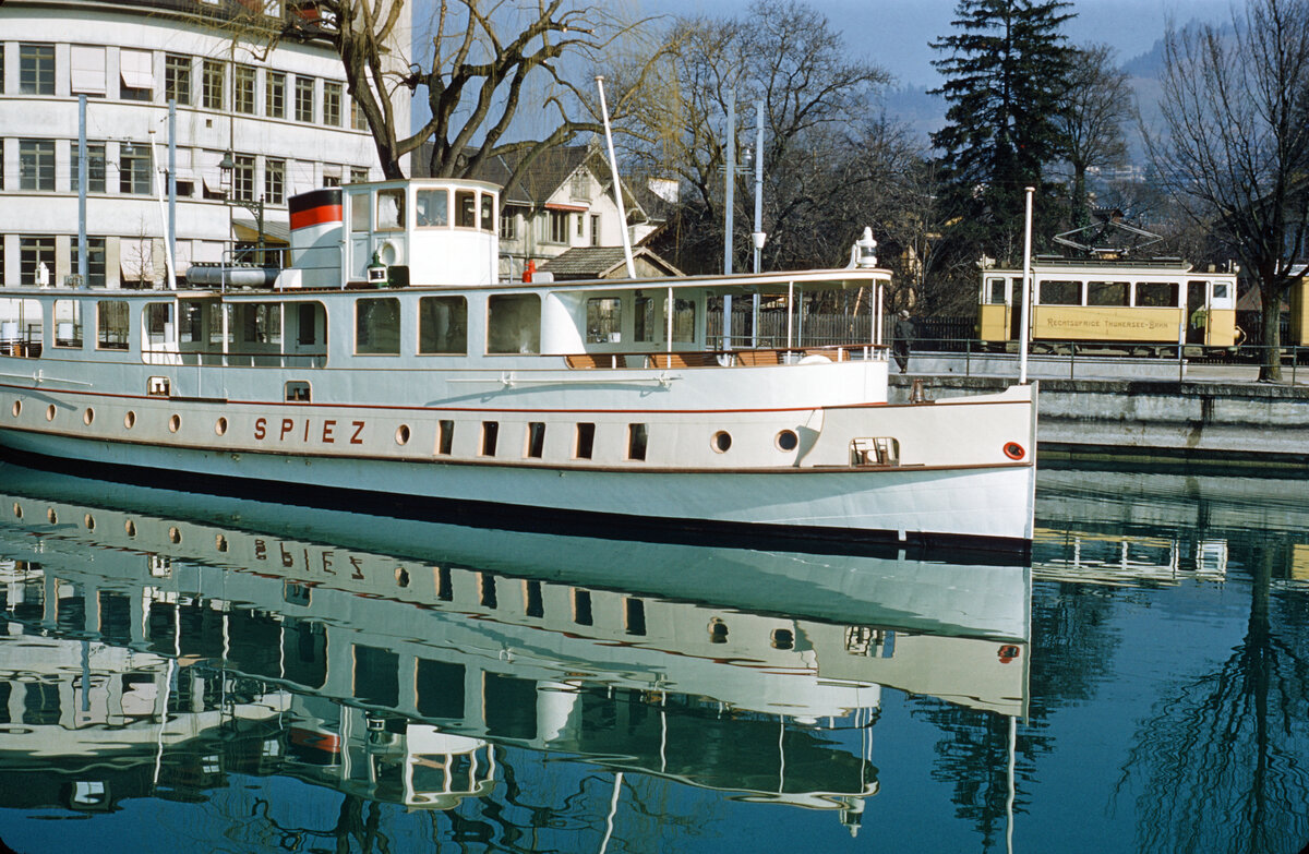 (D 021) - STI Thun - Tram Nr. 1 - um 1958 bei der Schiffl�ndte Thun