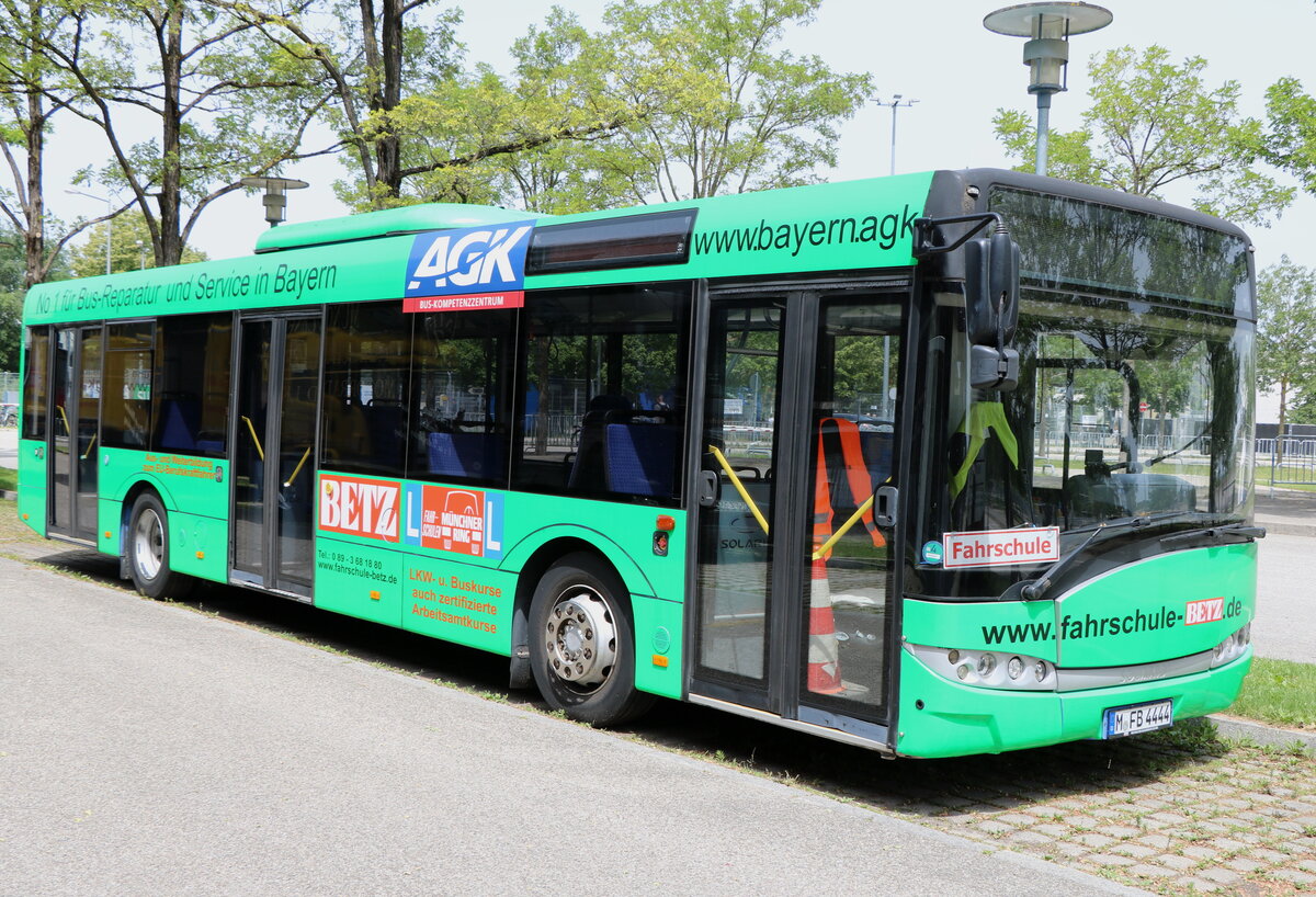 Fahrschule Betz, M�nchen - M-FB 4444 - Solaris am 29. Juni 2024 in M�nchen (Aufnahme: Martin Beyer)