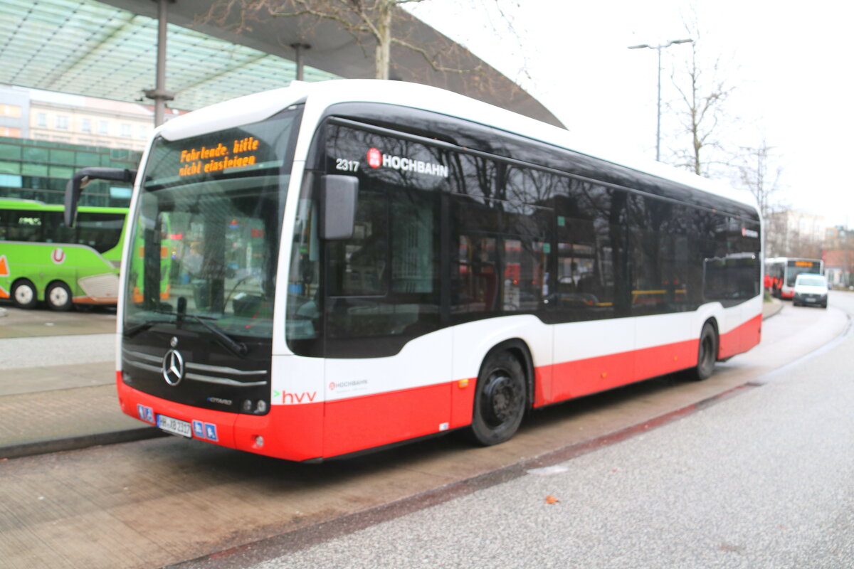 HHA Hamburg - Nr. 2317/HH-YB 2317 - eMercedes am 1. Januar 2024 in Hamburg (Aufnahme: Martin Beyer)