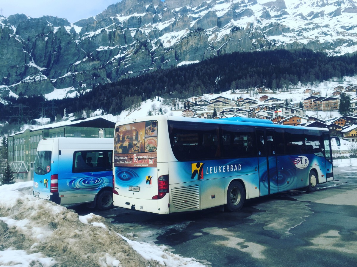 Links: Mercedes Sprinter Nr. 9/38009
Rechts: Setra Nr.3/38003

Beim Bahnhof in Leukerbad als Doppler/Ersatz

30.01.16