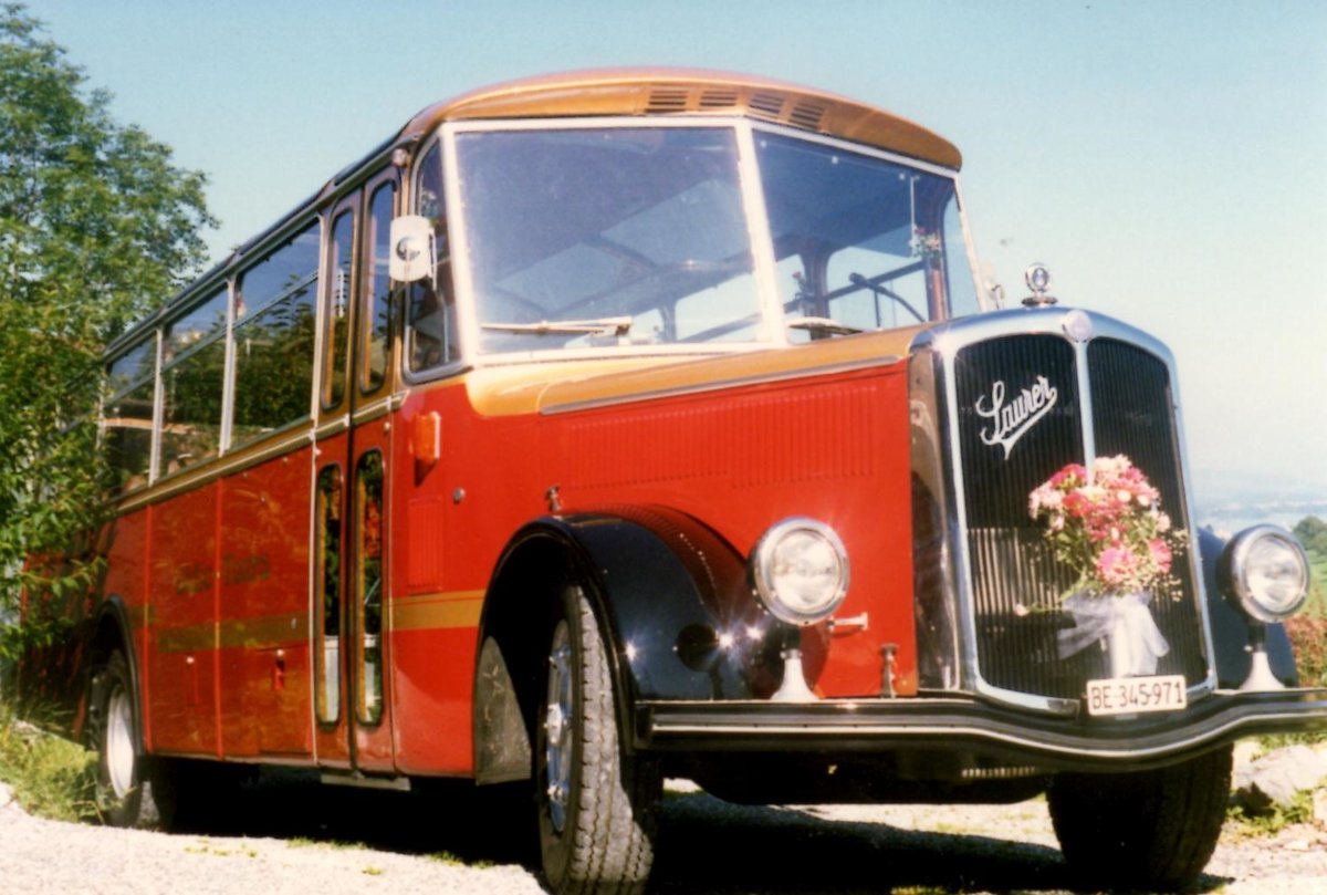 (MD148) - Aus dem Archiv: Reusser, Thun - BE 345'971 - Saurer/Lauber (ex Kleger, Z�rich; ex APN Gen�ve; ex Mer�ay, Del�mont) im September 1987 