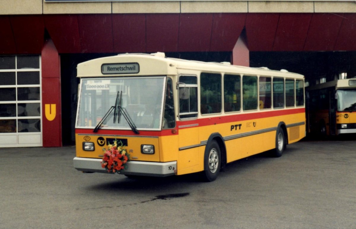 (MD158) - Aus dem Archiv: Steffen, Remetschwil - Nr. 10/AG 8910 - Saurer/T�scher im August 1990 in Remetschwil, Garage
