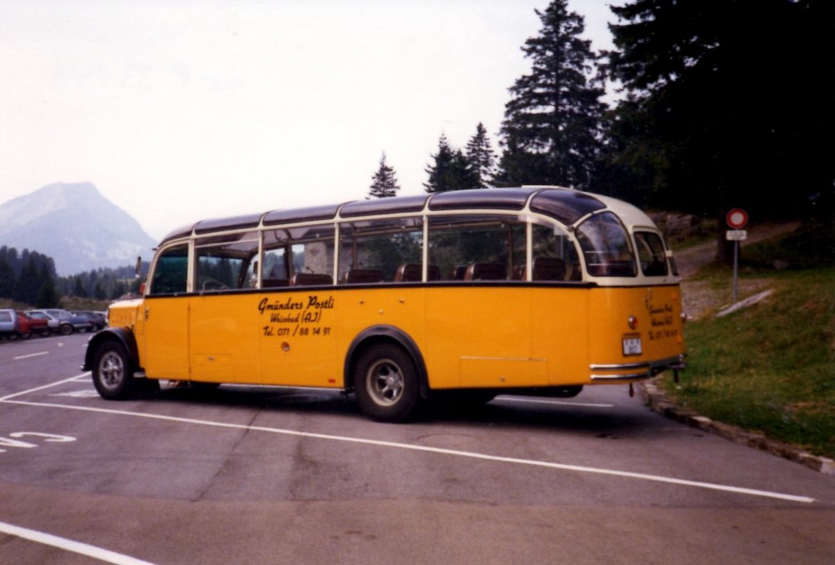 (MD162) - Aus dem Archiv: Gm�nder, Weissbad - AI 817 - Saurer/Gangloff (ex P 23'144; ex P 2213) im August 1990 auf der Schw�galp