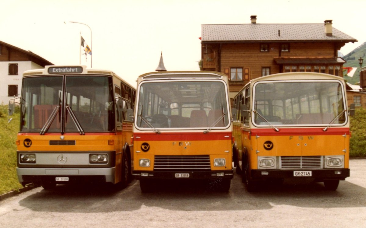 (MD308) - Aus dem Archiv: Bearth, Brigels - Nr. 3/GR 27'600 - Mercedes/Lauber + Nr. 4/GR 33'558 - FBW/Gangloff (ex P 24'176) + Nr. 2/GR 2745 - FBW/T�scher im Jahr 1984 in Brigels