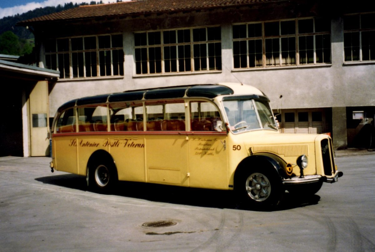 (MD317) - Aus dem Archiv: Hartmann, K�blis - Nr. 50 - Saurer/R&J im Mai 1993 in K�blis, Garage