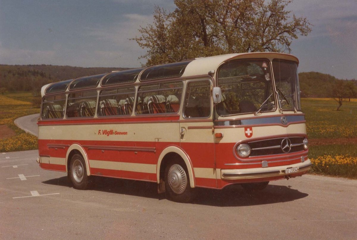 (MD380) - Aus dem Archiv: V�gtli F., Seewen - SO 21'934 - Mercedes im Mai 1977
