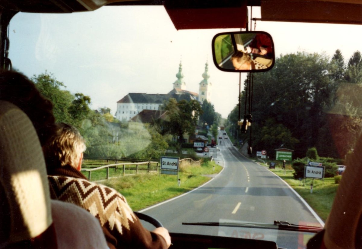 (MD402) - Aus dem Archiv; aus der Schweiz: Rutishauser, M�nchwilen - TG 49'942 - Setra im Jahr 1990 in St. Andr� (Innenaufnahme)