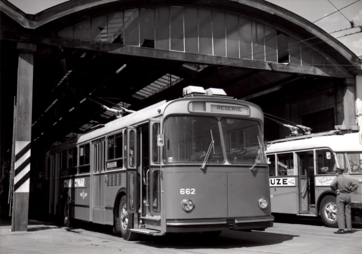 (MD426) - Aus dem Archiv: TL Lausanne - Nr. 662 - FBW/Eggli Trolleybus um 1970 in Lausanne, D�p�t