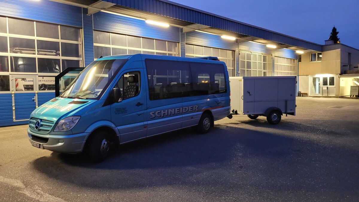 Mercedes-Benz Sprinter, SO 28054, vor der Abfahrt im Depot, Schneider Reisen und Transport AG, Langendorf, Aufgenommen am 19. M�rz 2022. Dies war vor der letzten Ausfahrt, danach wurde das Fahrzeug ausser Dienst gestellt.