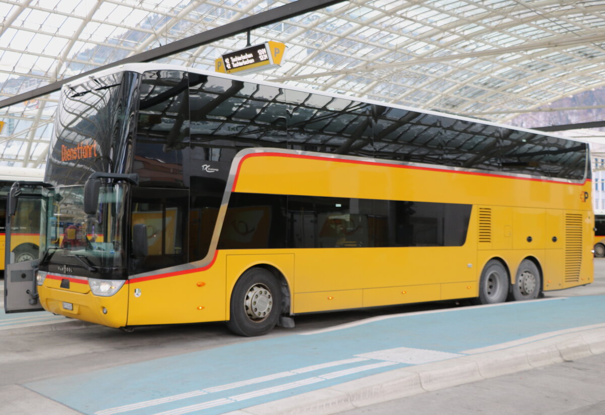 PostAuto Graub�nden - GR 170'403/PID 11'108 - Van Hool am 15. Januar 2025 in Chur, Postautostation (Aufnahme: Martin Beyer)
