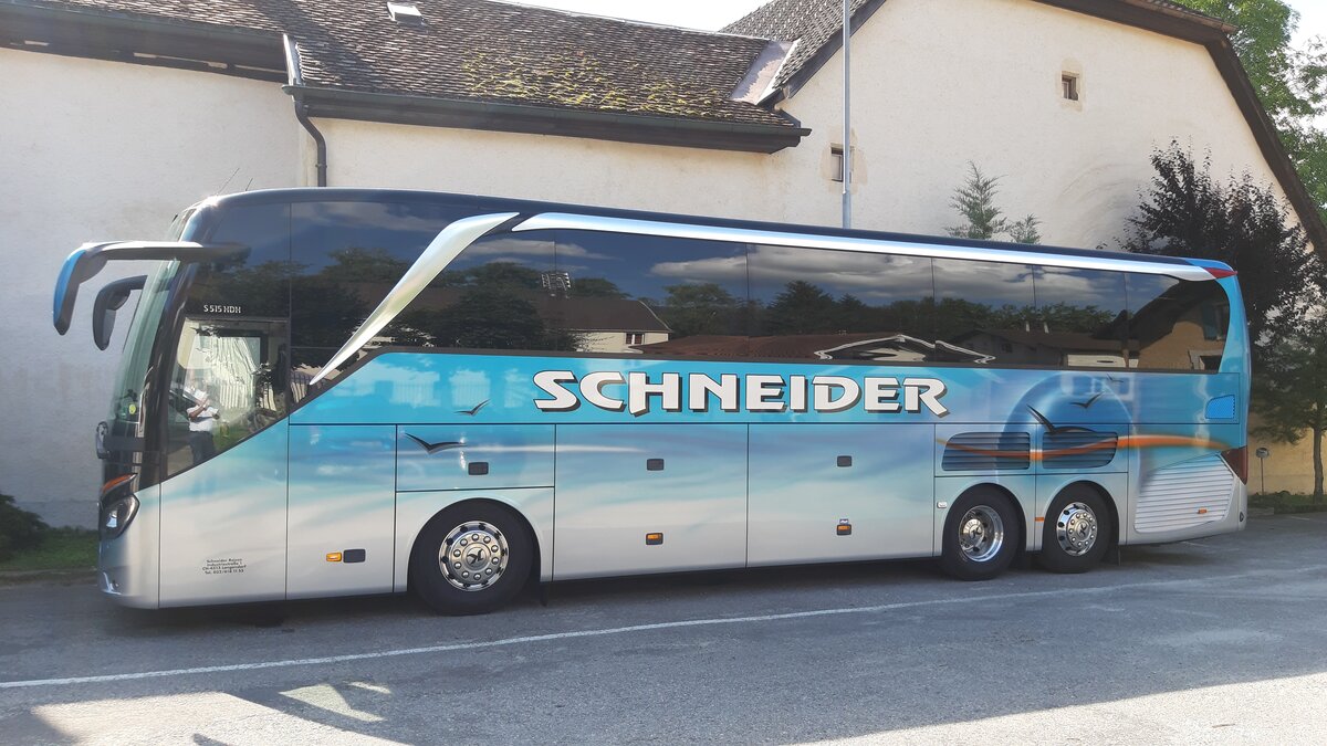Setra S 515 HDH, SO 28514, Maison de l'Absinthe, M�tiers/NE, Schneider Reisen und Transport AG, Langendorf, Aufgenommen am 4. September 2021