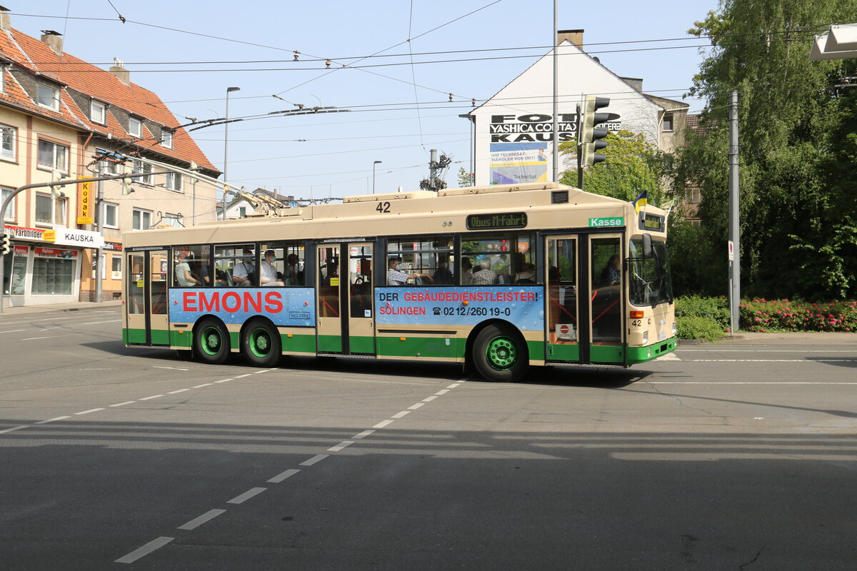 SWS Solingen - Nr. 42/SG-SW 242 - MAN/Gr�f&Stift Trolleybus am 18. Juni 2022 in Solingen (Aufnahme: Martin Beyer)
