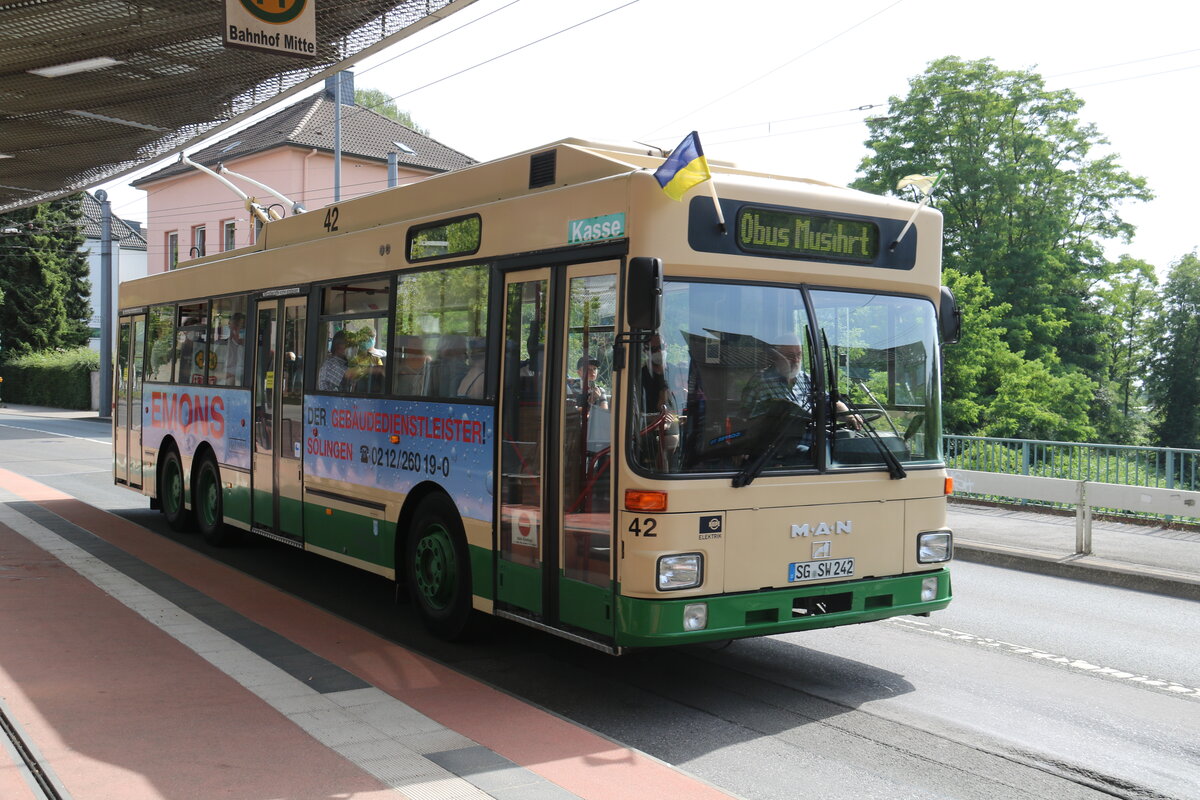 SWS Solingen - Nr. 42/SG-SW 242 - MAN/Gr�f&Stift Trolleybus am 18. Juni 2022 in Solingen (Aufnahme: Martin Beyer)