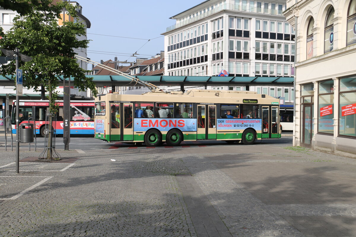SWS Solingen - Nr. 42/SG-SW 242 - MAN/Gr�f&Stift Trolleybus am 18. Juni 2022 in Solingen (Aufnahme: Martin Beyer)