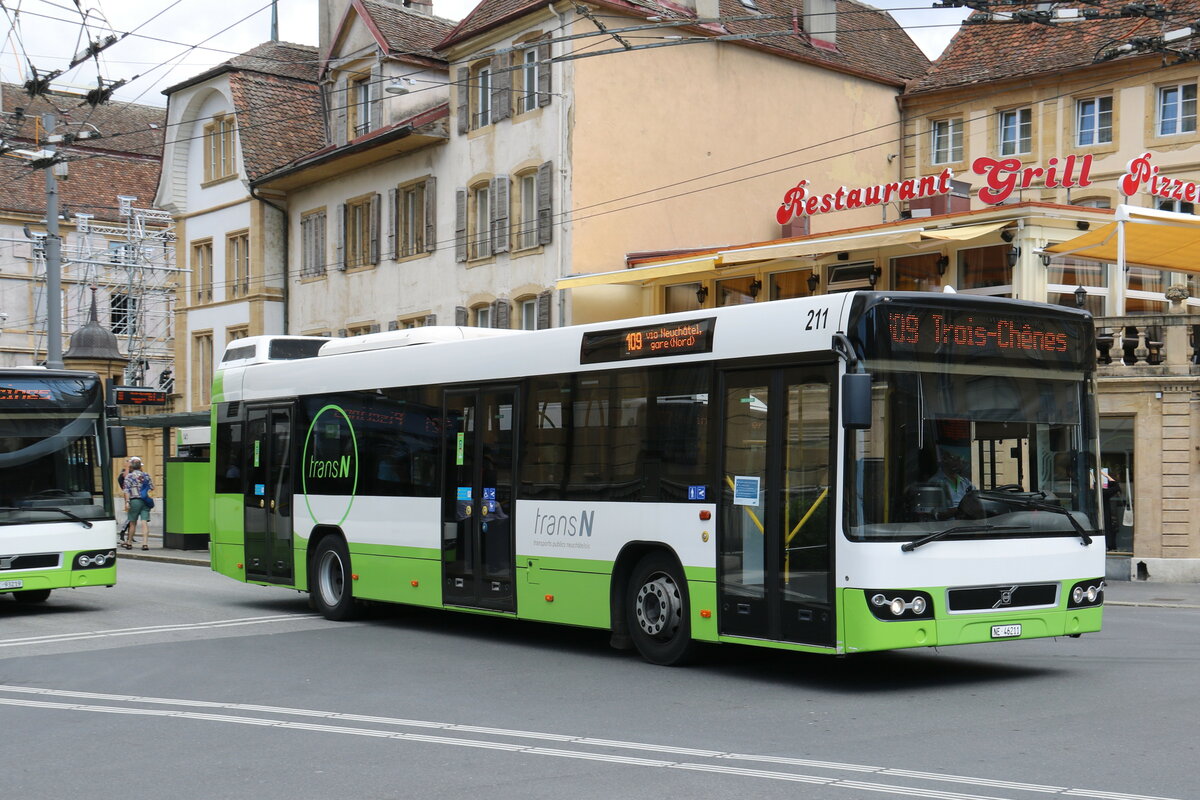 transN, La Chaux-de-Fonds - Nr. 211/NE 46'211 - Volvo (ex TN Neuch�tel Nr. 211) am 9. Juli 2021 in Neuch�tel, Place Pury (Aufnahme: Martin Beyer)