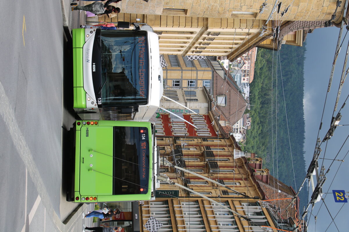 transN, La Chaux-de-Fonds - Nr. 138 - Hess/Hess Gelenktrolleybus (ex TN Neuch�tel Nr. 138) + Nr. 134 - Hess/Hess Gelenktrolleybus (ex TN Neuch�tel Nr. 134) am 9. Juli 2021 in Neuch�tel, Place Pury (Aufnahme: Martin Beyer)