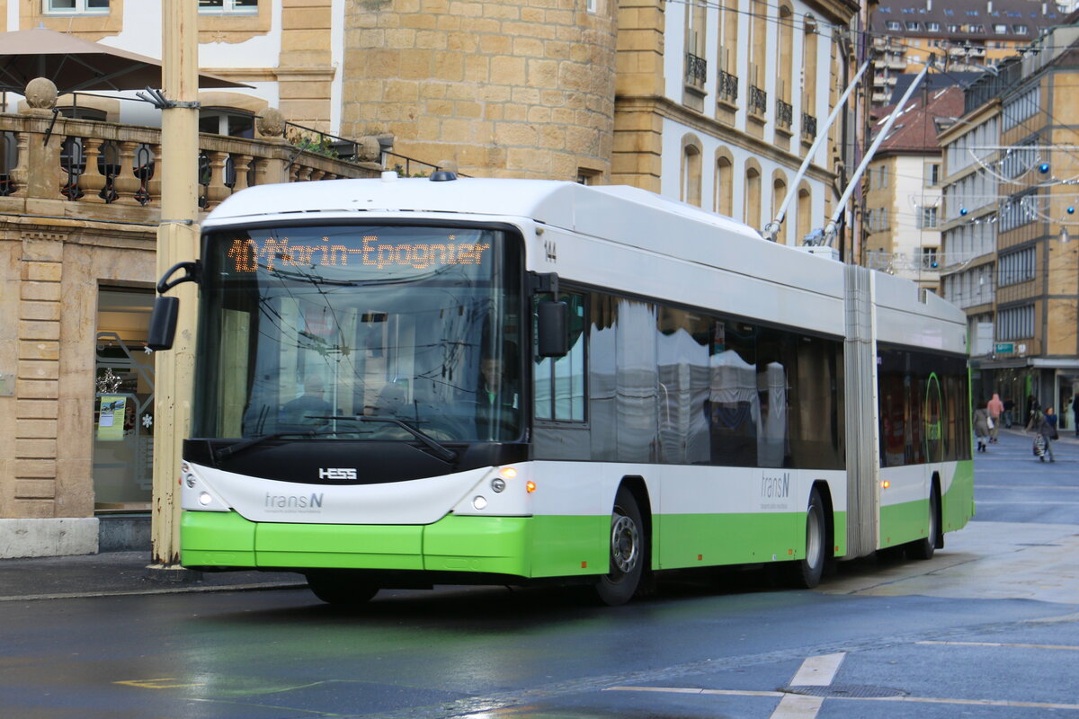 transN, La Chaux-de-Fonds - Nr. 144 - Hess/Hess Gelenktrolleybus (ex TN Neuch�tel Nr. 144) am 14. Dezember 2023 in Neuch�tel, Place Pury (Aufnahme: Martin Beyer)