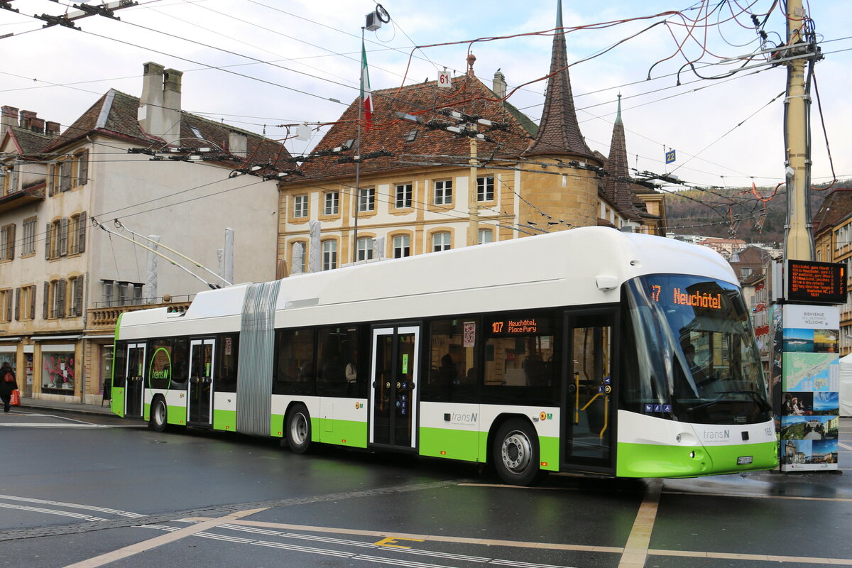 transN, La Chaux-de-Fonds - Nr. 165/NE 209'165 - Hess/Hess Gelenktrolleybus am 14. Dezember 2023 in Neuch�tel, Place Pury (Aufnahme: Martin Beyer)