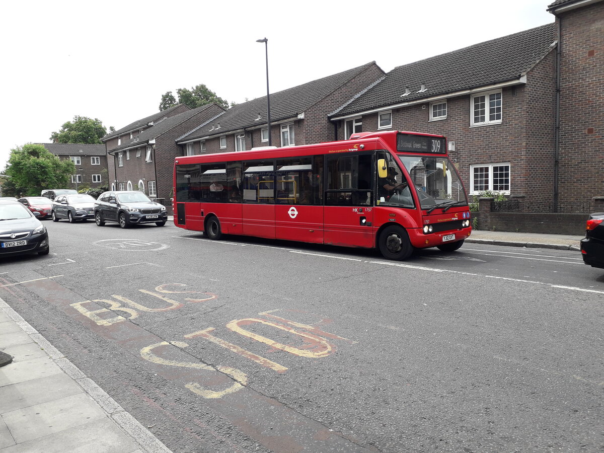 YJ12 GVT
2012 Optare Solo
Optare B26D
CP Plus, Hackney, fleet number 1757 (originally allocated OS21).
Pictured on White Horse Lane, Stepney, London, E1, on Saturday 25th June 2022.