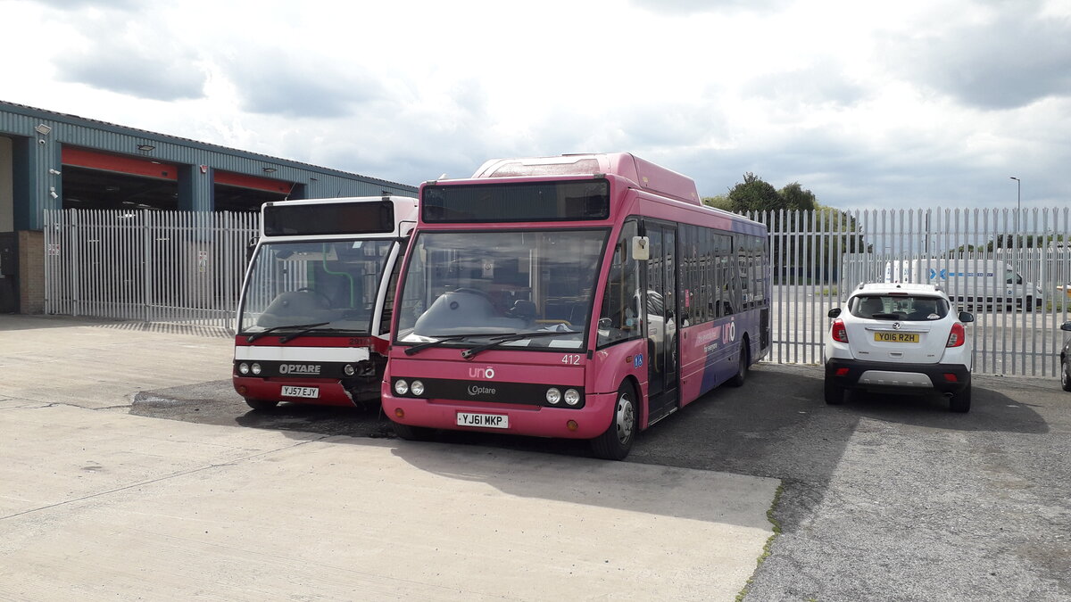 YJ61 MKP
2013 Optare Solo
Optare B32F
New to Univercitybus (UNO), Hatfield, Hertfordshire, UK, carrying fleet number OSH412.
Pictured outside Switch Mobility (the new name for Optare), Rotherham 2nd August 2021.