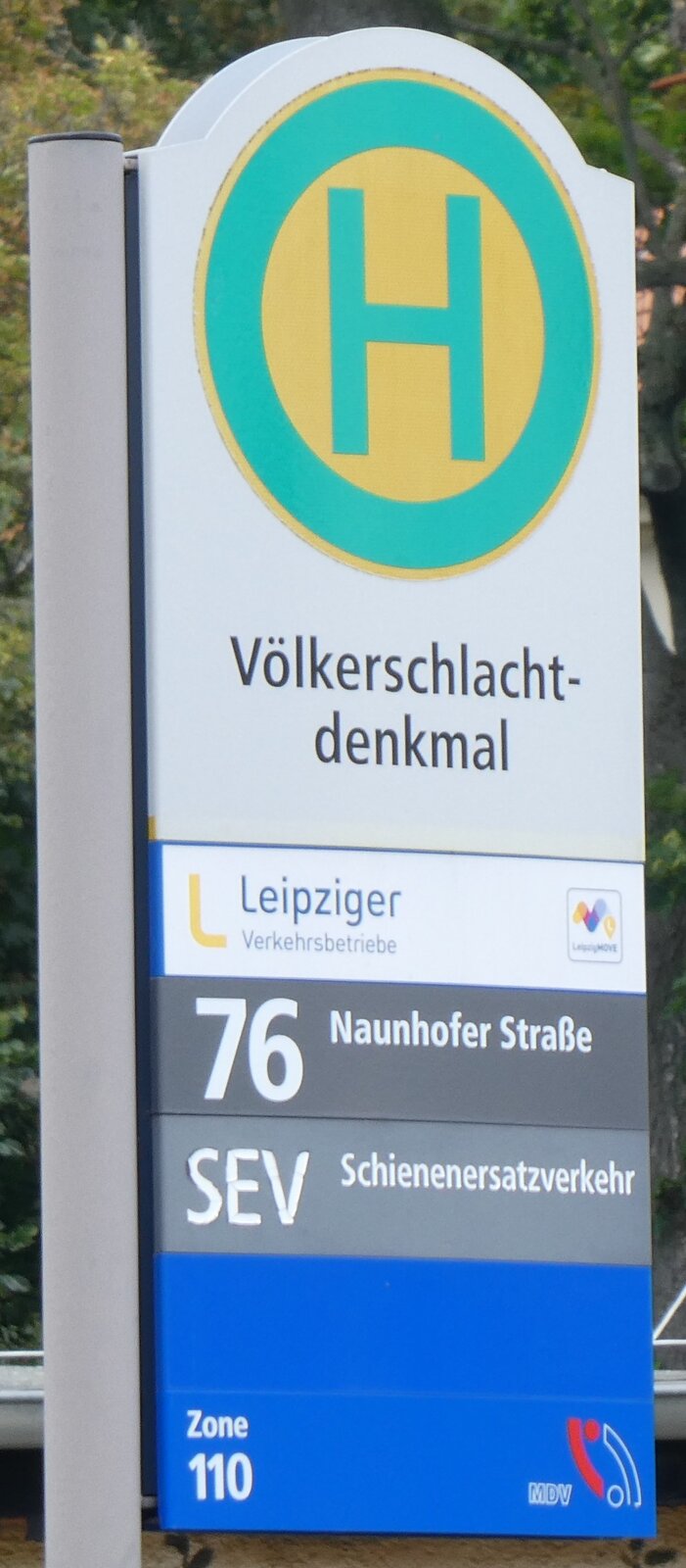 (264'724) - Leipziger Verkehrsbetriebe-Haltestellenschild - Leipzig, V�lkerschlachtdenkmal - am 11. Juli 2024