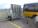 (214'310) - CarPostal Ouest - JU 93'009 - Zbinden Fahrradanh�nger am 16.