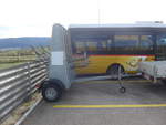 (214'311) - CarPostal Ouest - JU 93'009 - Zbinden Fahrradanh�nger am 16.
