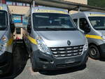 (238'103) - TVB Verbier - Renault am 16. Juli 2022 in Sembrancher, Parkplatz