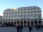 (166'711) - Standing, Paris - CH 327 TY - Neoplan am 15.