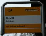 (241'832) - PostAuto-Haltestellenschild - Br�nigen, Gnoll - am 24.