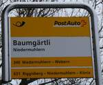 (258'848) - PostAuto-Haltestellenschild - Niedermuhlern, Baumg�rtli - am 22. Januar 2024