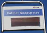 (261'518) - A-welle-Haltestellenschild und Infobildschirm - R�tihof, Moosstrasse - am 15. April 2024