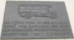 (161'457) - Gedenktafel f�r 50 Jahre Postauto 1906 - 1056 am 30. Mai 2015 in Detligen, Post
