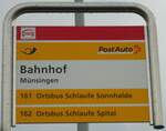 (142'445) - PostAuto/BUS Plus-Haltestellenschild - M�nsingen, Bahnhof - am 10.