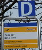 (231'970) - PostAuto-Haltestellenschild - N�fels-Mollis, Bahnhof - am 10.