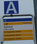 (231'972) - PostAuto-Haltestellenschild - N�fels-Mollis, Bahnhof - am 10.