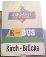 (133'377) - E-BUS-Haltestellenschild - Zermatt, Kirch-Br�cke - am 22. April 2011